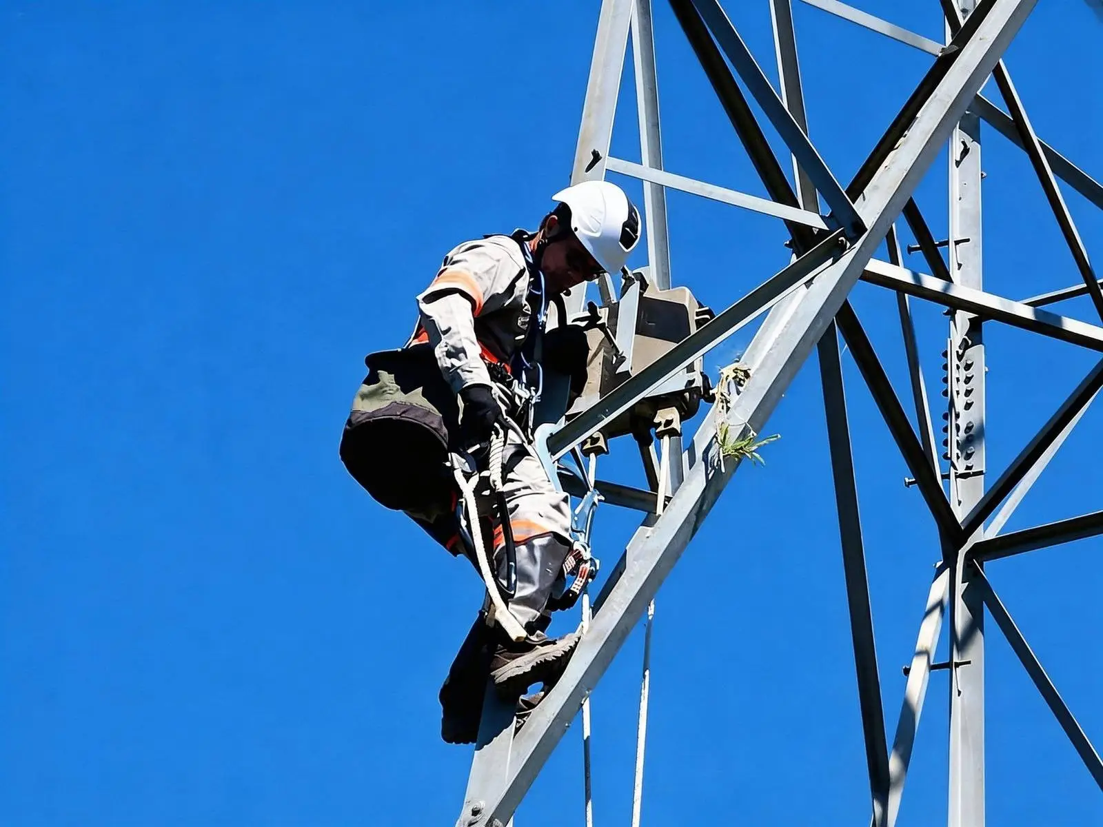 Laçamentos de Cabos OPGW Redes de Transmissão